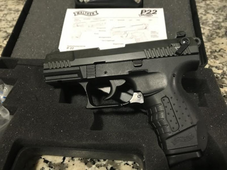 Vendo Walther P22 , con muy poco uso, comprada de capricho, con su caja original y sus accesorios, pocos 00