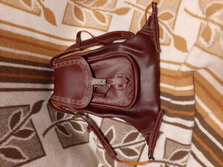 Conjunto de Mochila zurron y Canana para cartuchos de calibre 12.
Diseño exclusivo artesanal fabricado 00