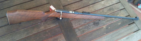 Hola, vendo esta carabina ANSCHUTZ de cerrojo monotiro que en su día compré con la idea de competir en 01