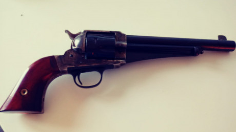 se vende aldo uberti 45lc de siete pulgadas y media esta completamente nueva de hay las otos su precio 01