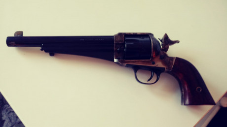 se vende aldo uberti 45lc de siete pulgadas y media esta completamente nueva de hay las otos su precio 00