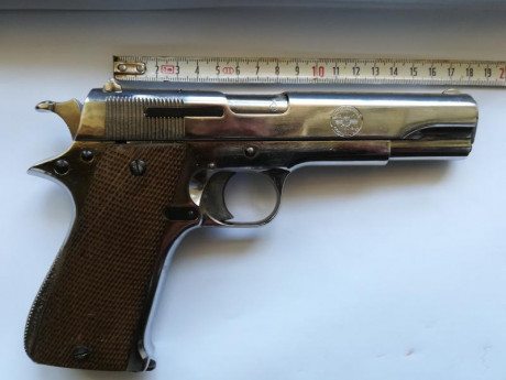 Se vende STAR "A" cromada. Calibre 9 largo. Anagrama del Ejercito del Aire. Precio 300€ ( portes 02