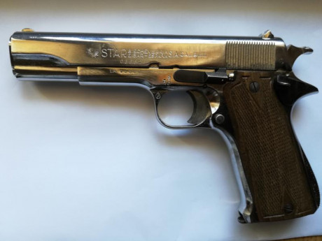 Se vende STAR "A" cromada. Calibre 9 largo. Anagrama del Ejercito del Aire. Precio 300€ ( portes 01