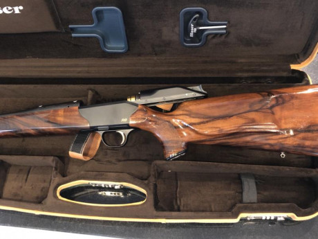 Vendo Blaser R8 Black Edition en calibre 3006 en muy buen estado con dos cajas de balas tiradas y baleo 00