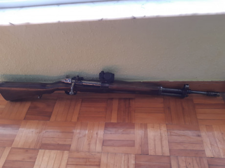 FR-8 calibre 308 Win. en buen estado estético y de funcionamiento, lleva instalado un punto rojo Bushnell 11