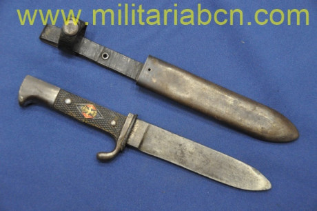 Me gustaría iniciar un tema, sobre las armas blancas oficiales en unidades militares, desde el año 1900 00