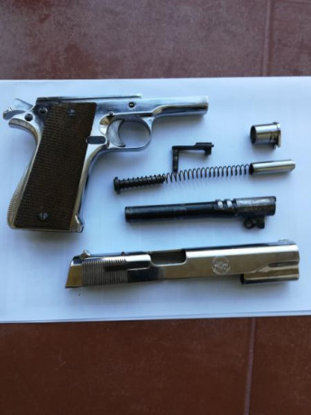 Se vende STAR "A" cromada. Calibre 9 largo. Anagrama del Ejercito del Aire. Precio 300€ ( portes 10