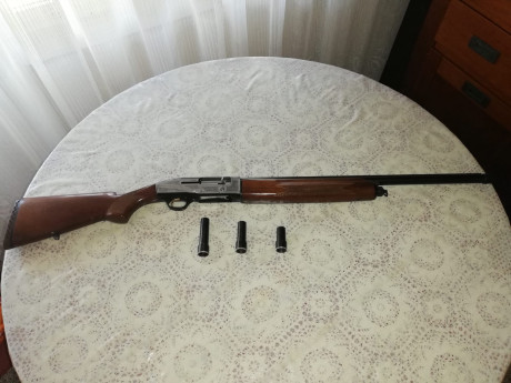 Vendo Escopeta  Semiautomatica  BREDA, Mod. Altair Special, long del cañon 60 cm, con TRES choques de 01