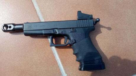 Glock 17C GENERATION 2. Perfecto estado, prácticamente como nuevo. El arma viene con DOS CAÑONES un cañón 02