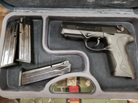 vendo beretta px 4 storm muy pocos disparos menos de 500, con 3 cargadores y con su maletin original, 12