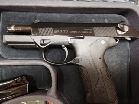 vendo beretta px 4 storm muy pocos disparos menos de 500, con 3 cargadores y con su maletin original, 11
