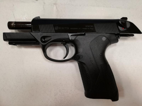 vendo beretta px 4 storm muy pocos disparos menos de 500, con 3 cargadores y con su maletin original, 10