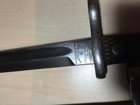 Vendo bayoneta mod, 1913 marcaje artilleria fabrina nacional, con su funda y portes en peninsula euros. 02