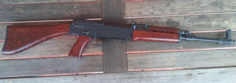 Hola, vendo mi VZ58 original en 7,62x39, el arma es de REPETICION, o sea, que para cada disparo hay que 02