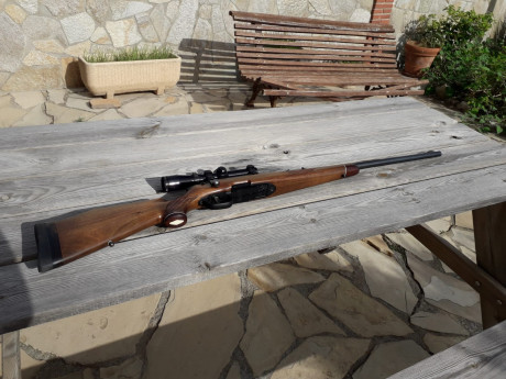 Un compañero del tiro vende este precioso Mannlicher S en calibre 375 H&H Magnum con visor Redfield 10