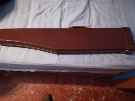 Vendo funda rígida tipo jamonera.escucho ofertas o cambio por cosas relacionadas con las esperas 00
