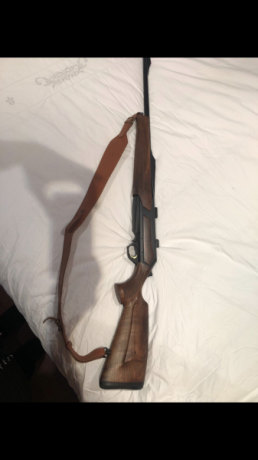 Buenos días a todos,

Pongo a la venta este Browning Maral. 
Datos:
Rifle de cerrojo rectilineo de accionamiento 02