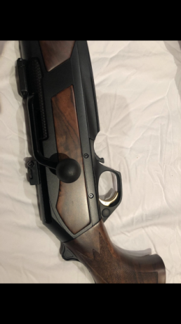 Buenos días a todos,

Pongo a la venta este Browning Maral. 
Datos:
Rifle de cerrojo rectilineo de accionamiento 00