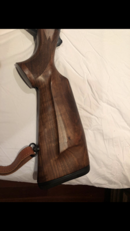 Buenos días a todos,

Pongo a la venta este Browning Maral. 
Datos:
Rifle de cerrojo rectilineo de accionamiento 10