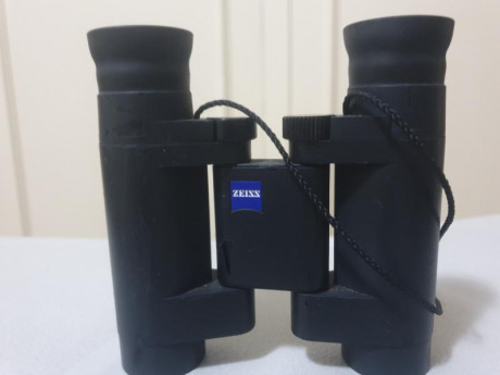 Prismaticos ZEIS 8x20 modelo BT, ligerisimos, con su funda original.
Vendo porque hace ya unas temporadas 02