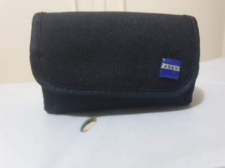 Prismaticos ZEIS 8x20 modelo BT, ligerisimos, con su funda original.
Vendo porque hace ya unas temporadas 00