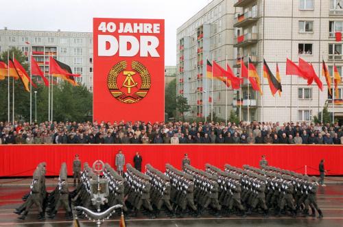 Ahora que se va a cumplir el 20 aniversario de la Caída del Muro de Berlín (9 de noviembre), podríamos 00