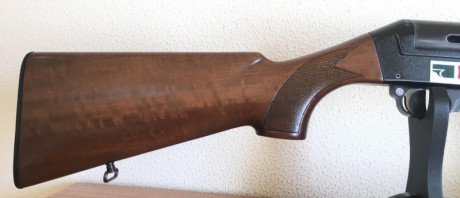 Vendo escopeta segunda mano  BENELLI. 
Semiautomática.
 Modelo BCB 121. 
Calibre 12/70.
3 estrellas
Largo 01