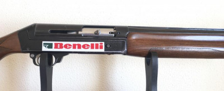 Vendo escopeta segunda mano  BENELLI. 
Semiautomática.
 Modelo BCB 121. 
Calibre 12/70.
3 estrellas
Largo 00