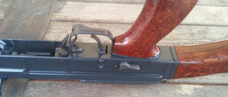Hola, vendo mi VZ58 original en 7,62x39, el arma es de REPETICION, o sea, que para cada disparo hay que 60