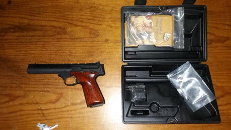 Cambio esta arma por dejar la licencia F.

Browning Buckmarck Target guiada en F. Año 2009. Cañon de 5,5 12