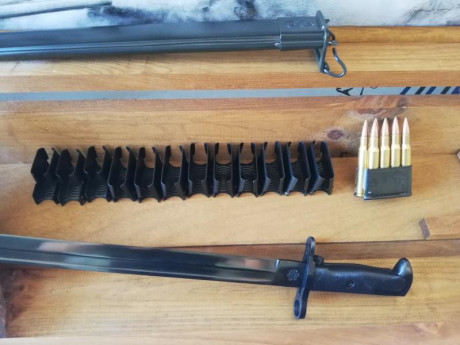 Vendo M1 GARAND edición especial IWO JIMA. 
Ni un solo disparo, totalmente nuevo, ni una sola marca ni 12