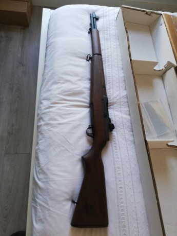 Vendo M1 GARAND edición especial IWO JIMA. 
Ni un solo disparo, totalmente nuevo, ni una sola marca ni 32