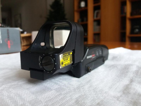 Buenos días.

Pongo en venta un punto rojo holográfico en perfecto estado.

Se trata del conocido y probado 10