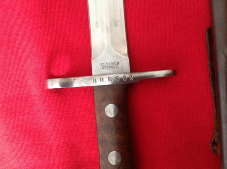 Bayoneta suiza fabricada por Elsener Schwyz Victoria para el ejército suizo.

 Excelente estado, está 12
