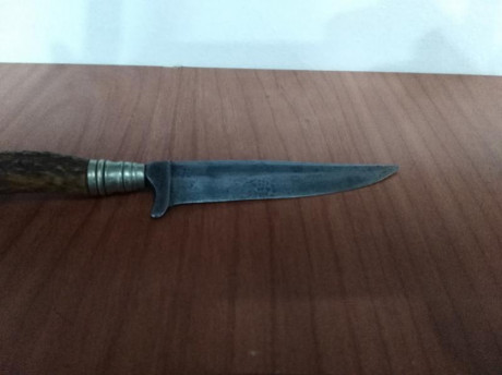 recientemente adquiri un cuchillo de trinchera aleman de 1ww,
tiene algunas manchas de oxido y otras de 70