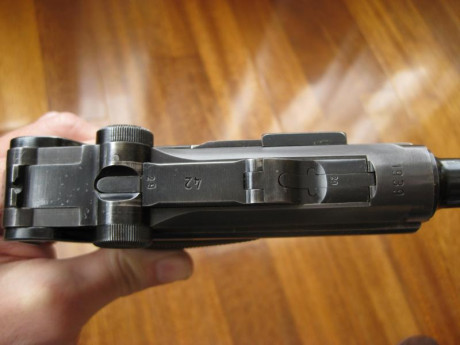 Hola a todos:
Vendo una Mauser Luger código 42 del año 1939 en libro de coleccionista, EN ESTADO DE TIRO. 12