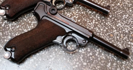 Hola a todos:
Vendo una Mauser Luger código 42 del año 1939 en libro de coleccionista, EN ESTADO DE TIRO. 30