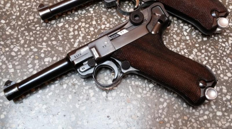 Hola a todos:
Vendo una Mauser Luger código 42 del año 1939 en libro de coleccionista, EN ESTADO DE TIRO. 40