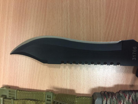 Se vende cuchillo de combate utilizado por el GOE reglamentario Ejército de Tierra de Albainox. Funda 00