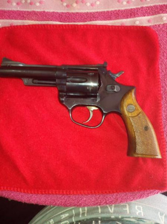 Hola se vende revólver Astra 960 cal 38sp de 4pulgsdas en perfecto estado miras regulables cachas orígenes 02