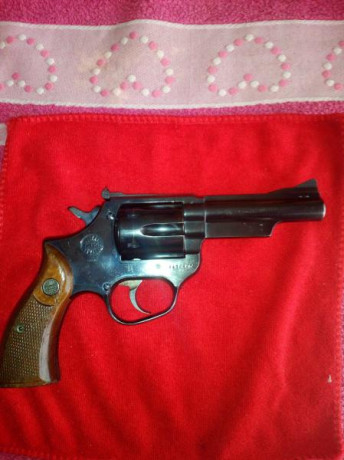 Hola se vende revólver Astra 960 cal 38sp de 4pulgsdas en perfecto estado miras regulables cachas orígenes 01