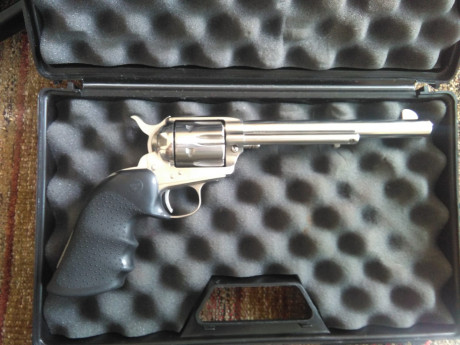 Se vende revolver cal 45 lc marca uberti - stoeger en inoxidable, nuevo , esta en libro de coleccion.
Tiene 00