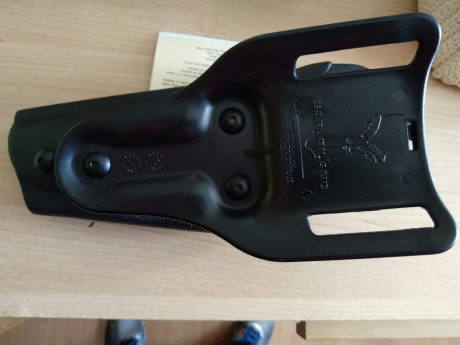 Hola, se vende funda safariland de servicio para Beretta 92, esta nueva, sin sacar de la bolsa, es antihurto.
Su 00