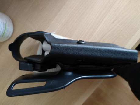 Hola, se vende funda safariland de servicio para Beretta 92, esta nueva, sin sacar de la bolsa, es antihurto.
Su 10