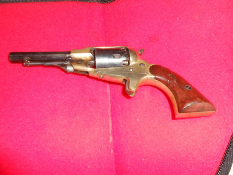 Vendo dos revolver avancarga en muy buen estado uno del 44 y  otro del 32 por 300 E
Telefono contacto 01