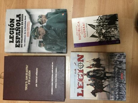 Vendo los siguientes libros: 

Historia de la legión los tres volúmenes primera edición 120 euros, perteneció 10