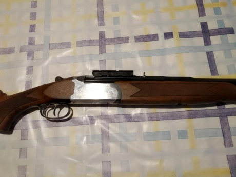 Un amigo me pide que anuncie la venta de esta arma: 

Express Superpuesto Antonio Zoli calibre 9,3 x74. 11