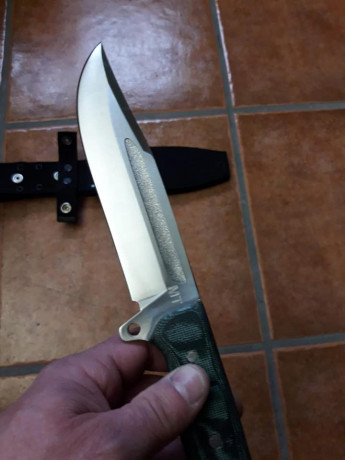 Cuchillo de monte artesanal realizado por Manuel de la Torre, acero MOVA, 16 cm de hoja enteriza, cachas 02