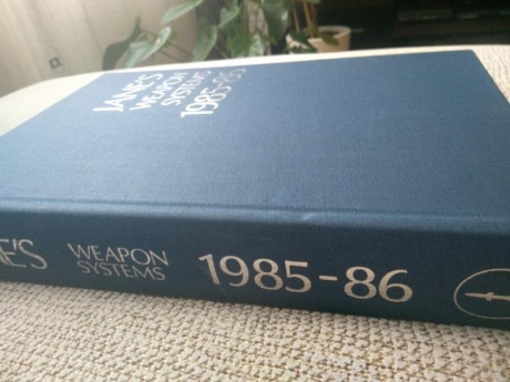 Jane´s Weapon System 1985-86. 32cmx22cm. 1061pag.

Misiles antitanque,aire-aire,tierra-aire.....etc,radares,armamentoguerra 01