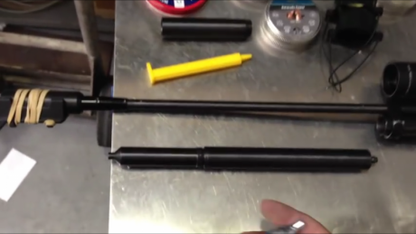 Hola  .  Alguien tiene  uno de estos  , es un depósito para pcpear creo !  ,  para una crosman 2240 , 01